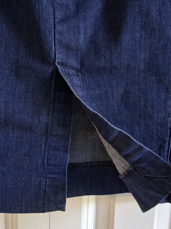 White House Black Market Blue Denim Pencil Skirt Women's Size 4 - Picture 5 of 16